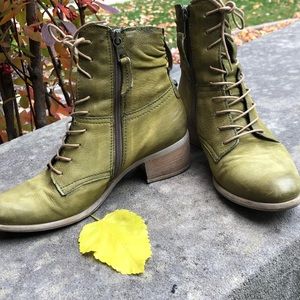 MJUS gorgeous soft moss green ankle leather boots